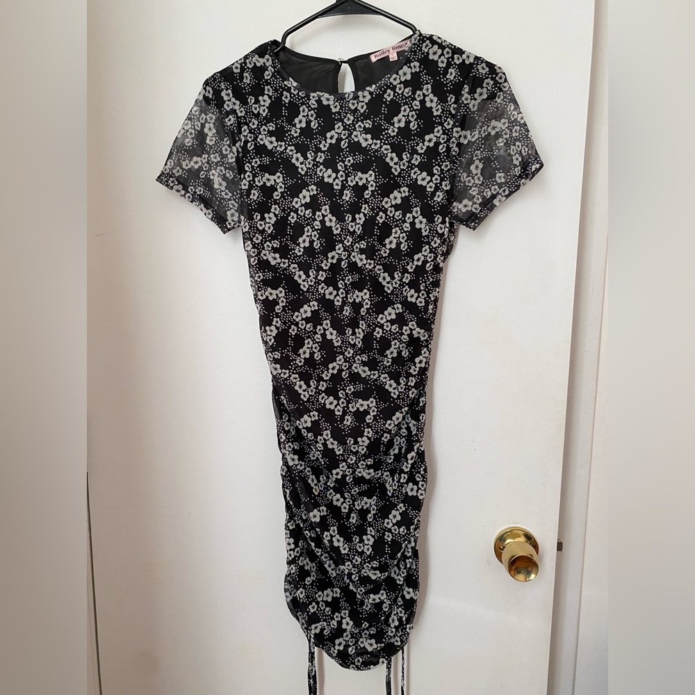 Bodycon black floral minidress with ruched skirt detailing size s